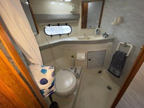 Sealine 365 Sports Cruiser  - Heads