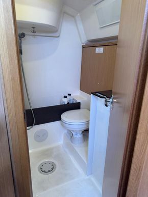 2017 Bavaria 37 Cruiser 25