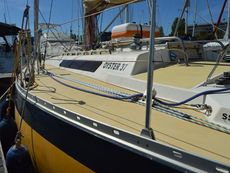 1982 Oyster 37