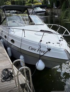 Four Winns Vista 238 &ndash; &ldquo;Care Free&rdquo; --A very sociable cruiser