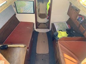 Cutlass  27  - Interior