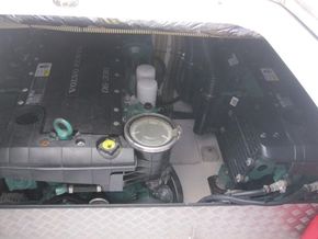 Princess V40  - Engine