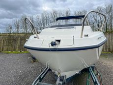 Quicksilver 555 activ cabin
