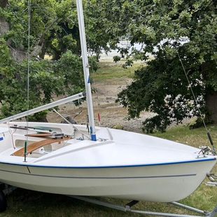 Wander sailing dinghy with combi trailer