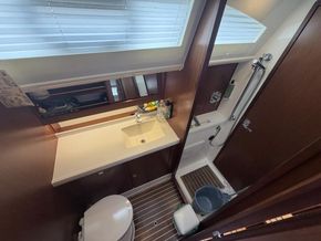 2018 Bavaria Vision 42 12