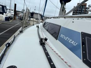 Beneteau First 305  - Side Deck