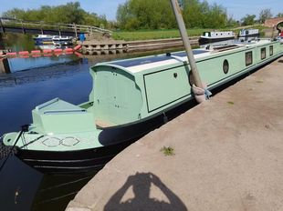 60' reverse layout narrowboat