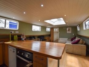 Dutch Barge 20m with London mooring  - Interior