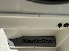 2016 NauticStar 223 DC Sport Deck