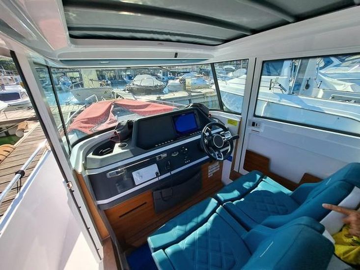 2022 Axopar 28 Cabin