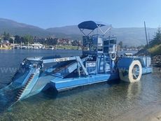 2000 Marine Aquatic Weed Harvester