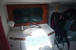 Heads sink and wet stowage