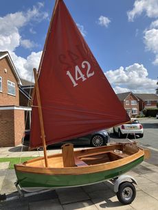 9ft NUTSHELL sailing dinghy with trailer