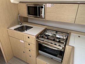 2025 Bavaria C42 22