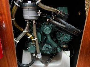 Dufour 36 Classic  - Engine