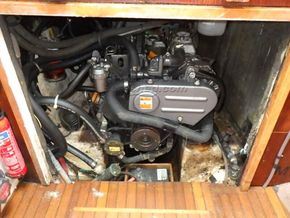 Oysterman 22ft Sailing Yacht - Engine