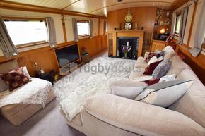 Saloon forward