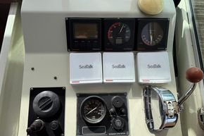 Control panel of a 1994 Linssen 360 AC boat with navigation instruments.