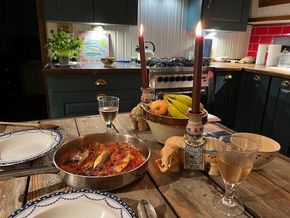 Cozy kitchen with candlelit dinner, featuring a rustic table setting and a classic Dutch barge theme.