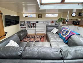 Large Open Plan Lounge 