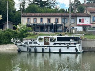 Classic Dutch Steel Cruiser in France