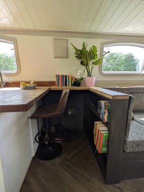 Breakfast bar 