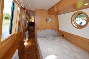 Guest bedroom aft
