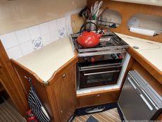 2000 Hardy Marine 32 Commander