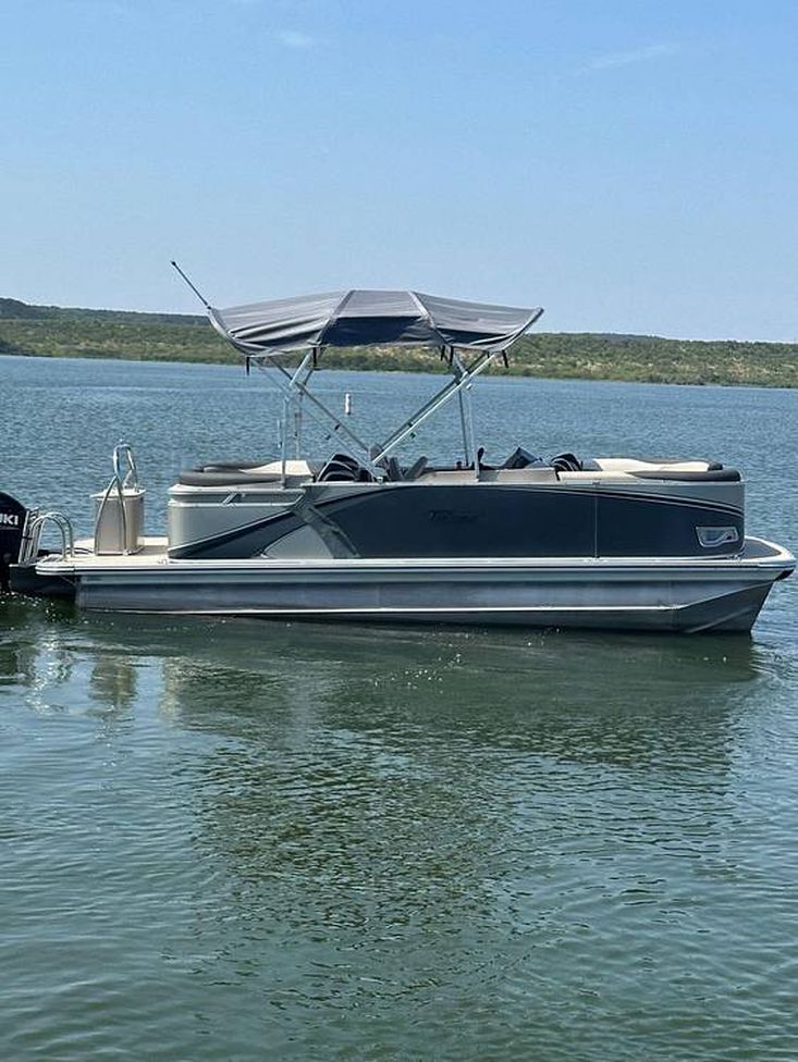 2023 Tahoe 2185 ltz